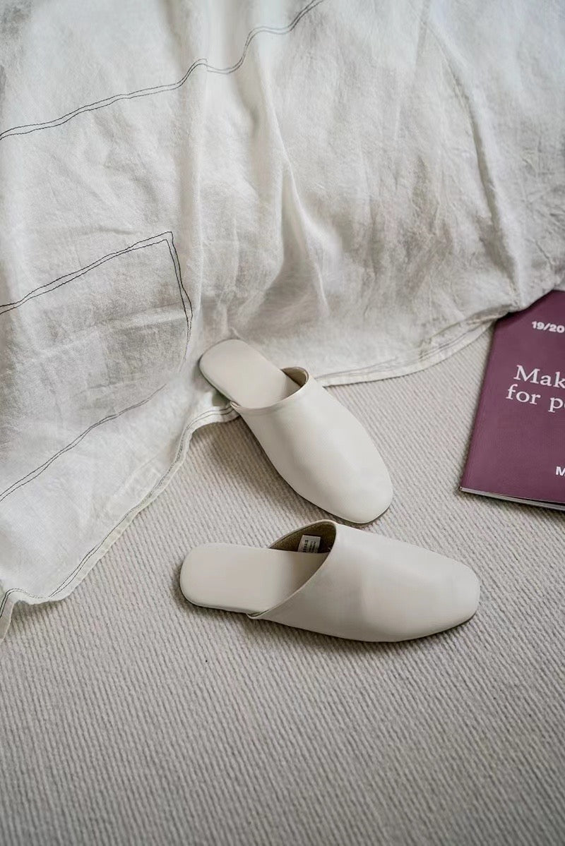 Ladies’ feather slipper