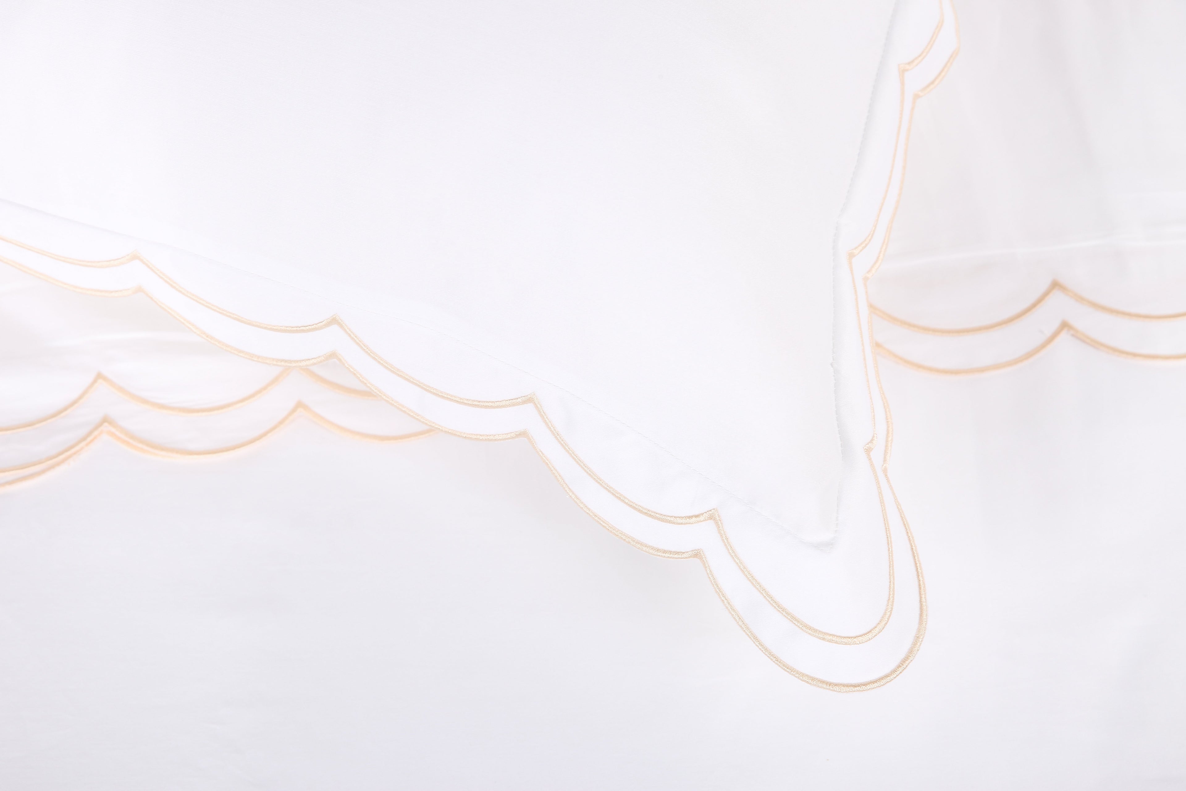 Embroiled duvet cover sets with double frames of beige-gold waves