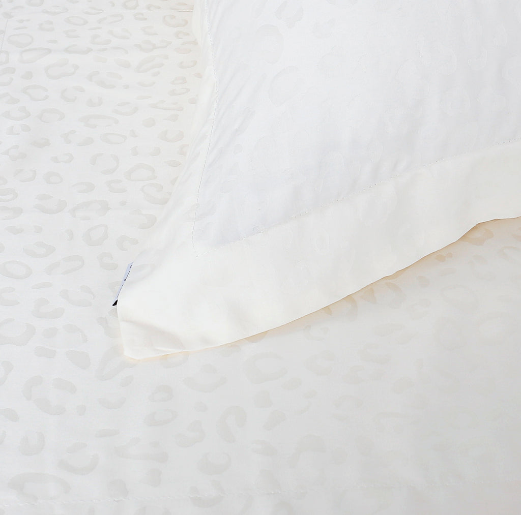 Leopard pattern Jaquard bedding set