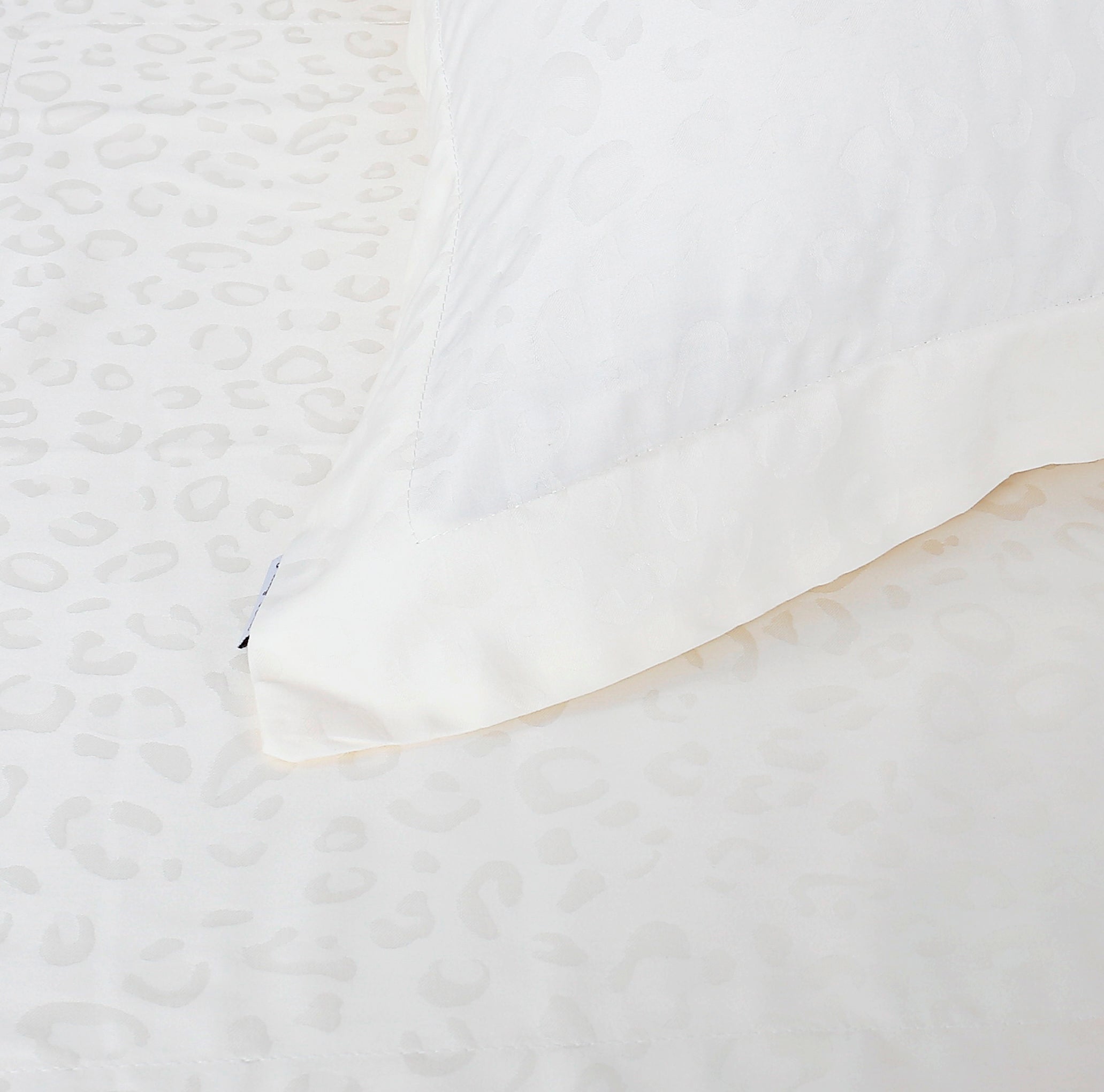 Leopard pattern Jaquard bedding set