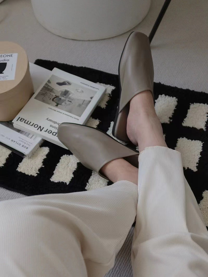 Ladies’ feather slipper