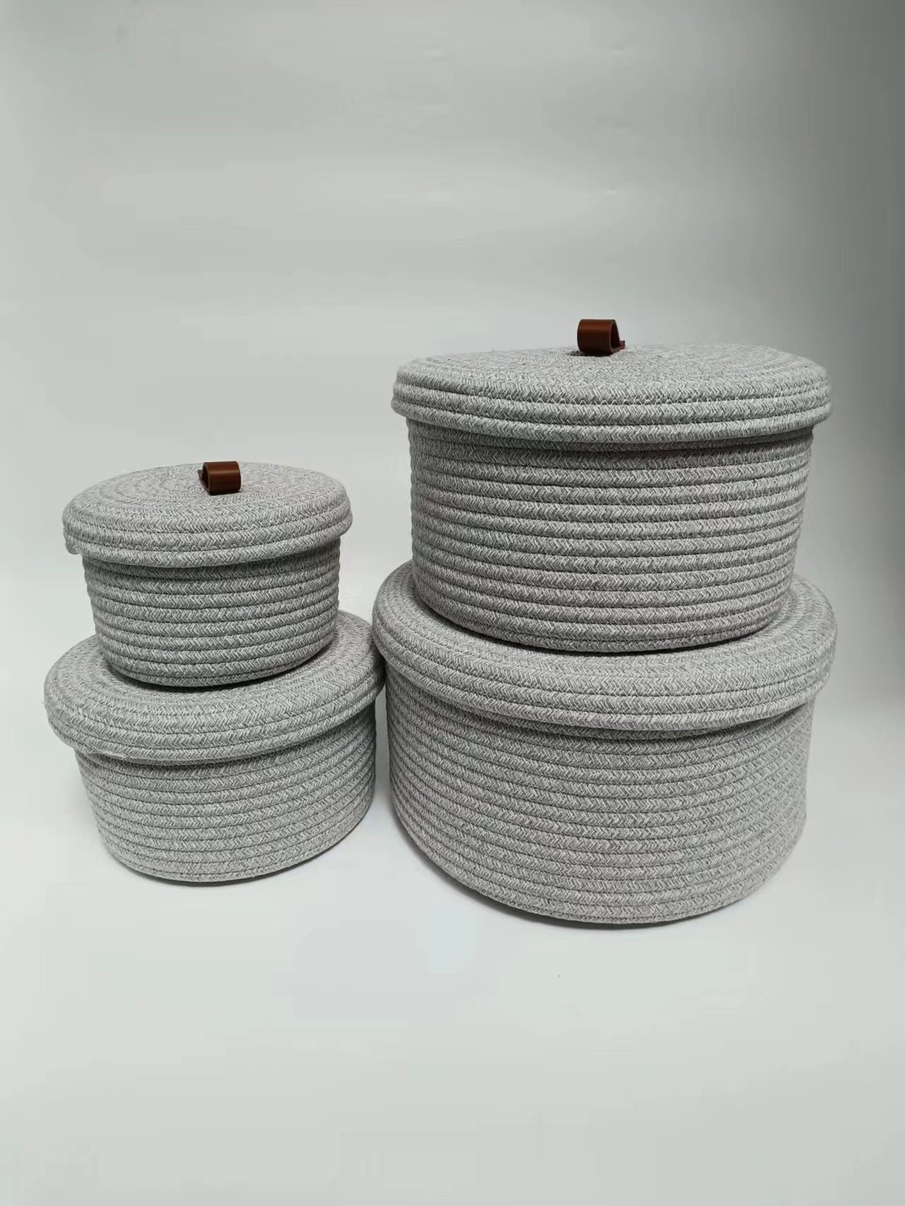 Rope basket with lid
