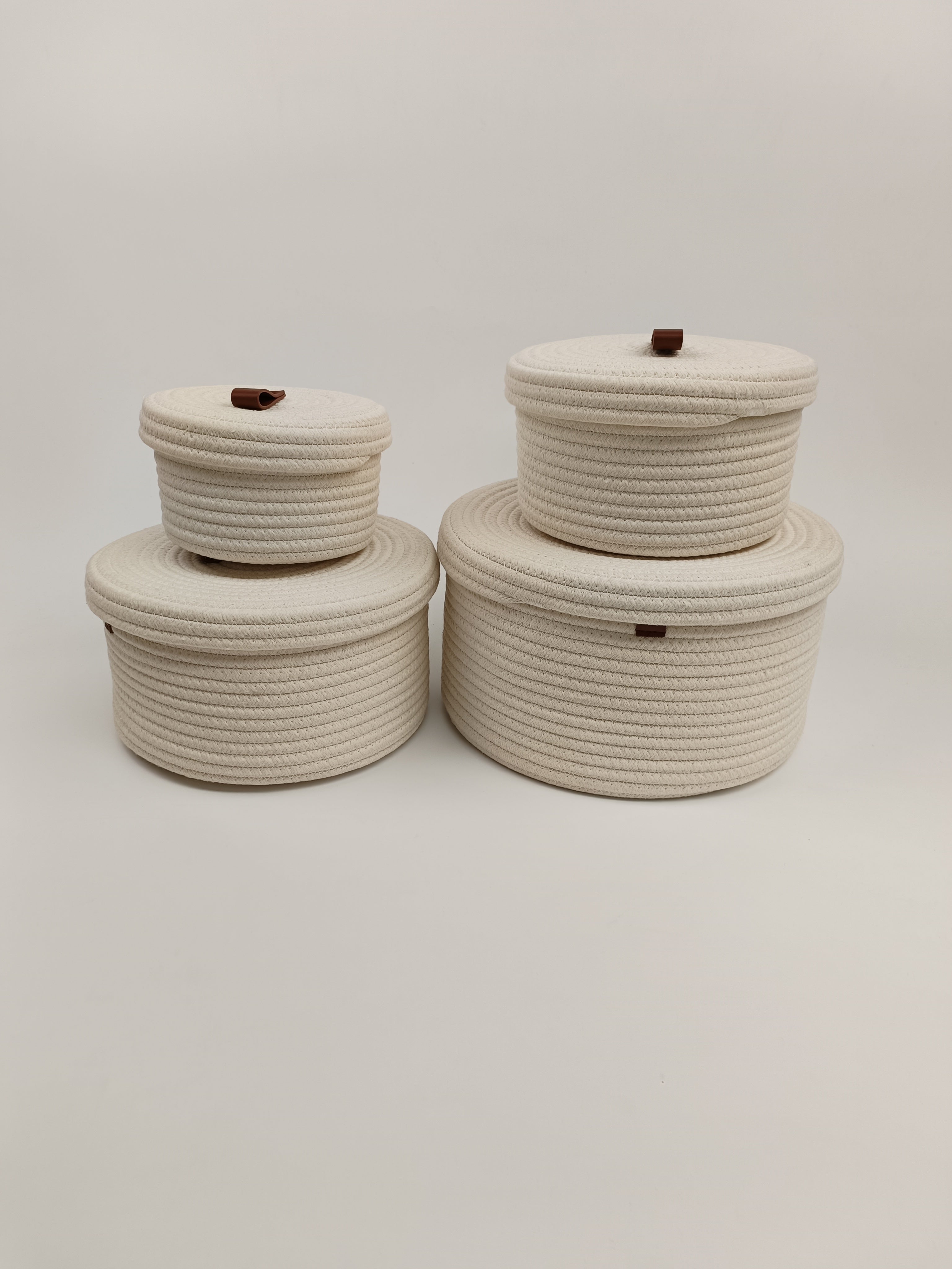 Rope basket with lid