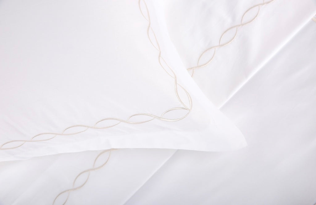 Embroiled duvet cover sets with double wave frames