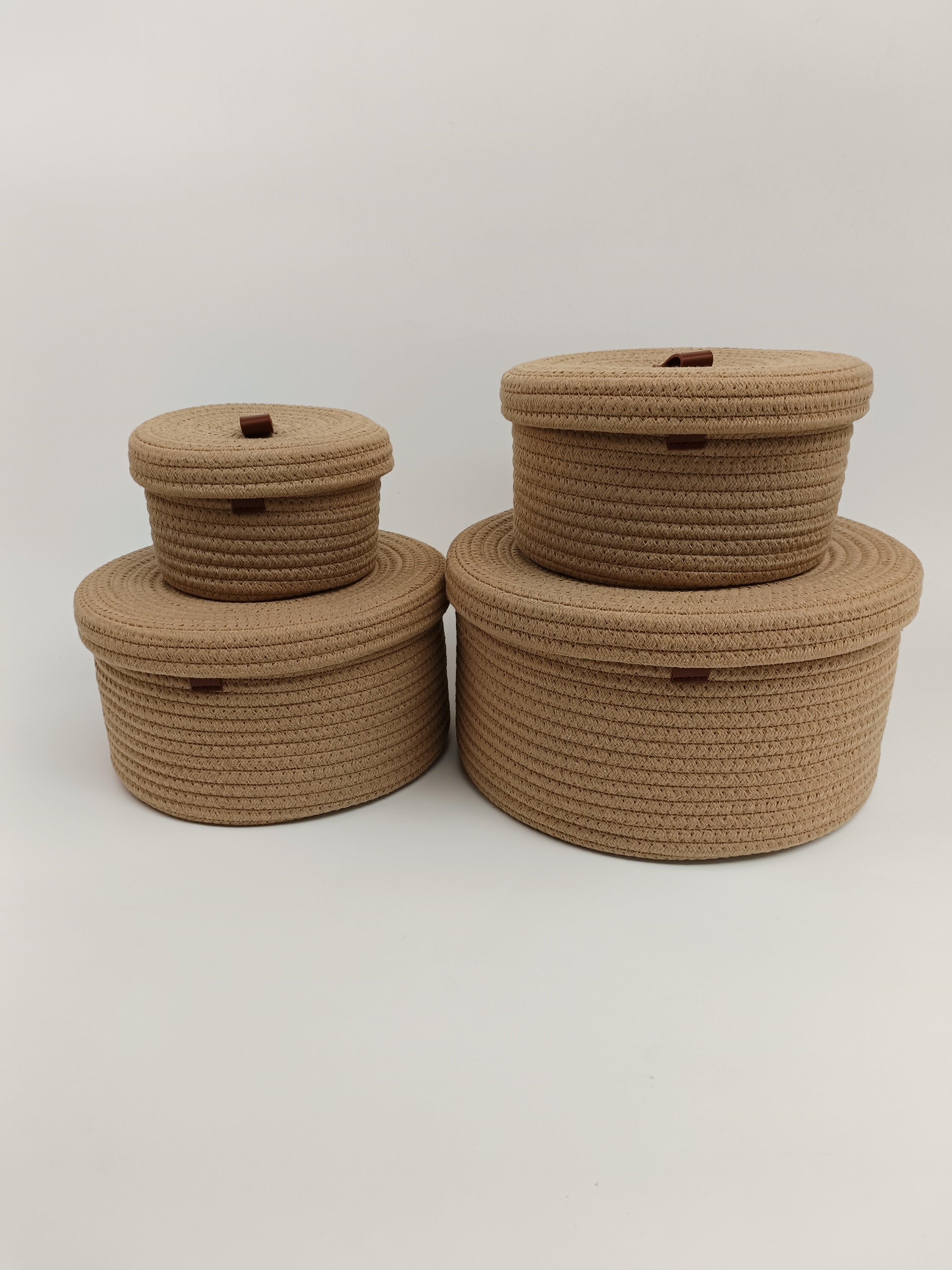Rope basket with lid