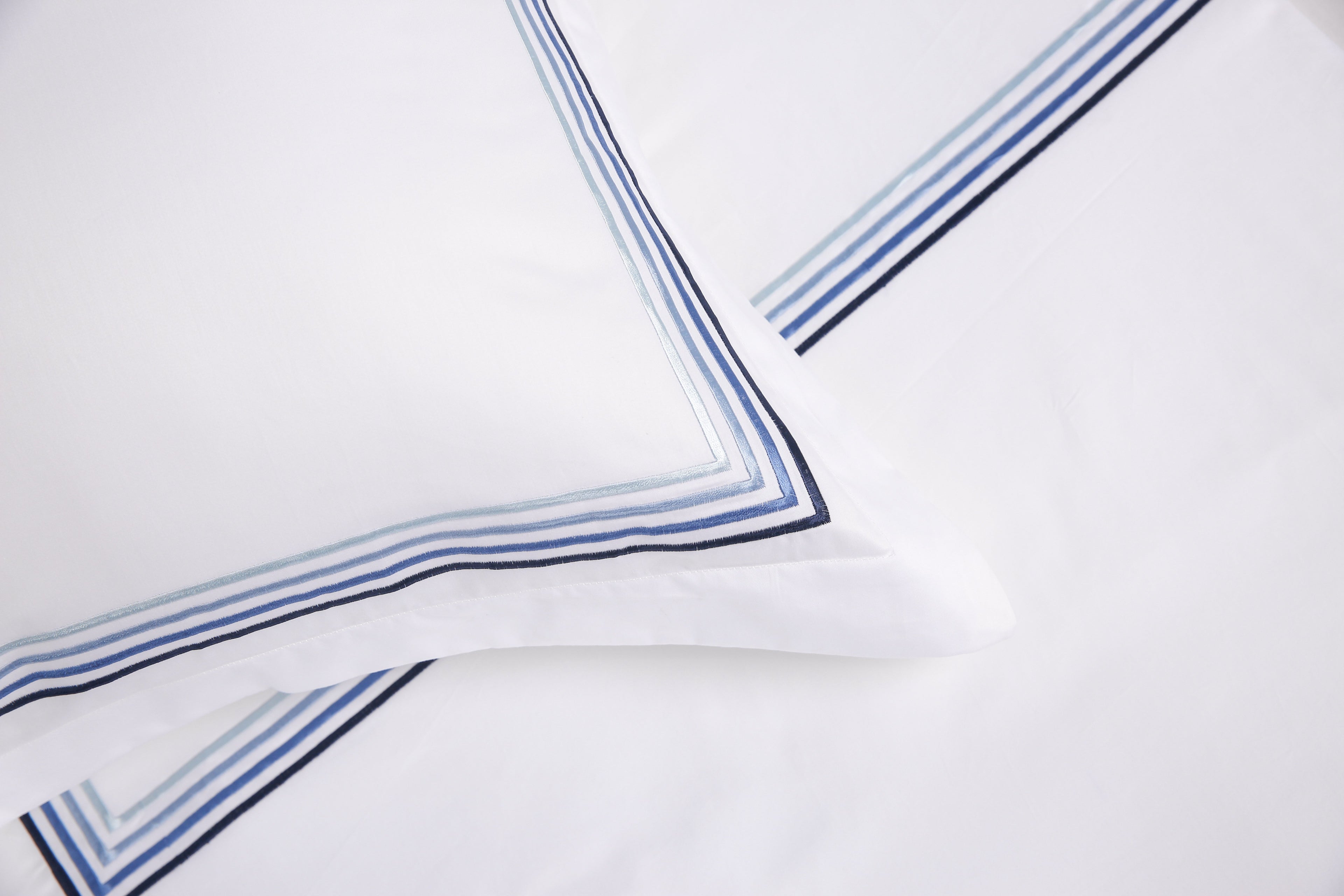 Embroiled duvet cover set with camouflage blue frames